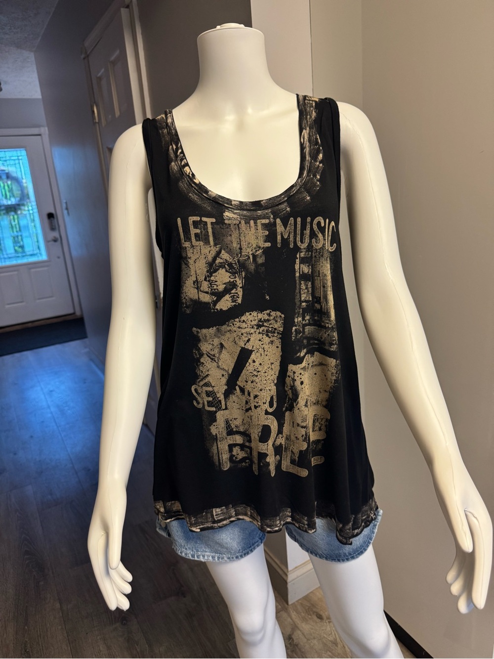 Aratta Graphic Black Tank Top "Let The Music Set You Free" size S/M
